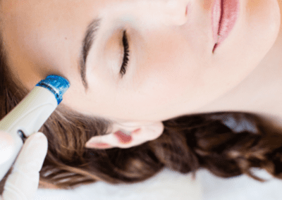 Woman having massage of face in the spa salon. beauty treatment concept.