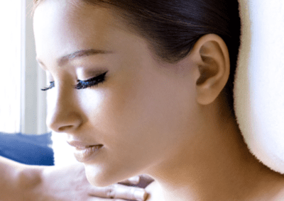 Woman having massage of body in the spa salon. beauty treatment concept.